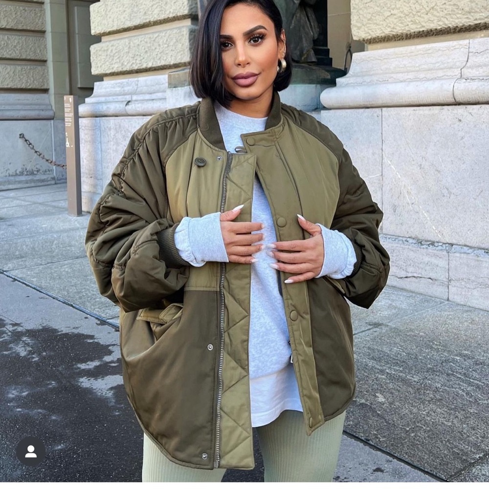ZARA KHAKI VOLUMINOUS BOMBER JACKET WITH POCKETS